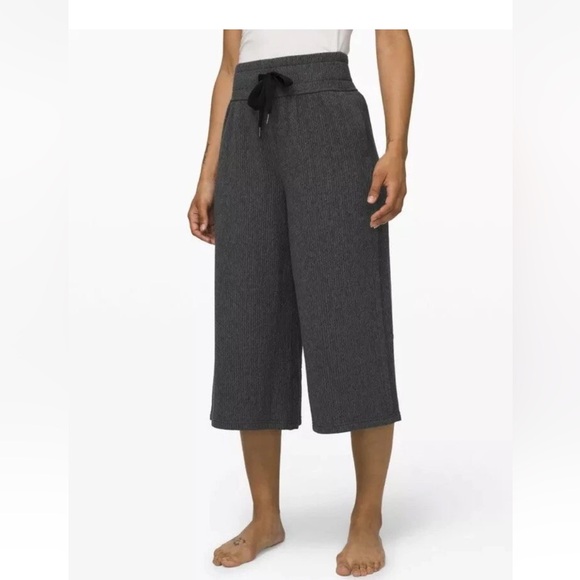 Lululemon Retreat Yourself Cropped Heathered Grey Pants Size 4 - Picture 2 of 9